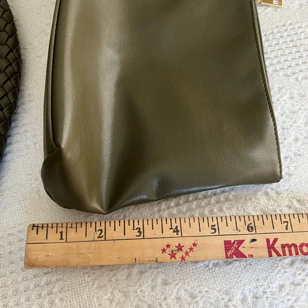 Stylish vegan woven shoulder bag -olive green REDUCED! - Picture 7 of 12